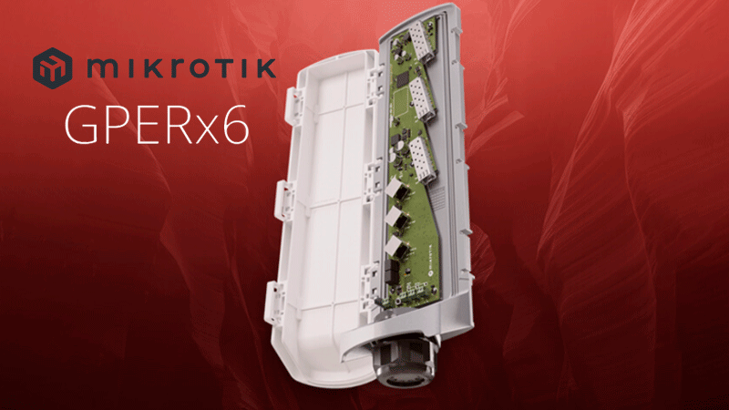 Внутреннее устройство коммутатора MikroTik GPERx6 с платой и портами SFP+ 10G на фоне фирменного логотипа MikroTik