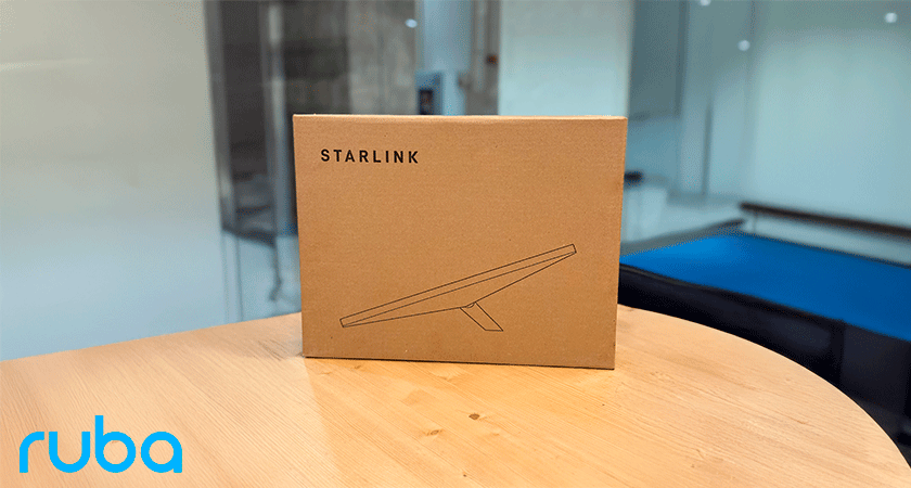 Коробка с комплектом Starlink на столе в офисе Ruba Technology, готовая к распаковке