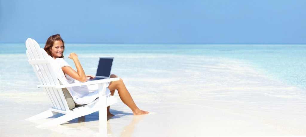 beach-girl-laptop.jpg