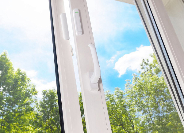 Датчик открытия Ajax DoorProtect Plus