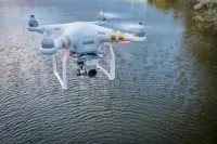 Как летать на дроне над водой: советы и правила