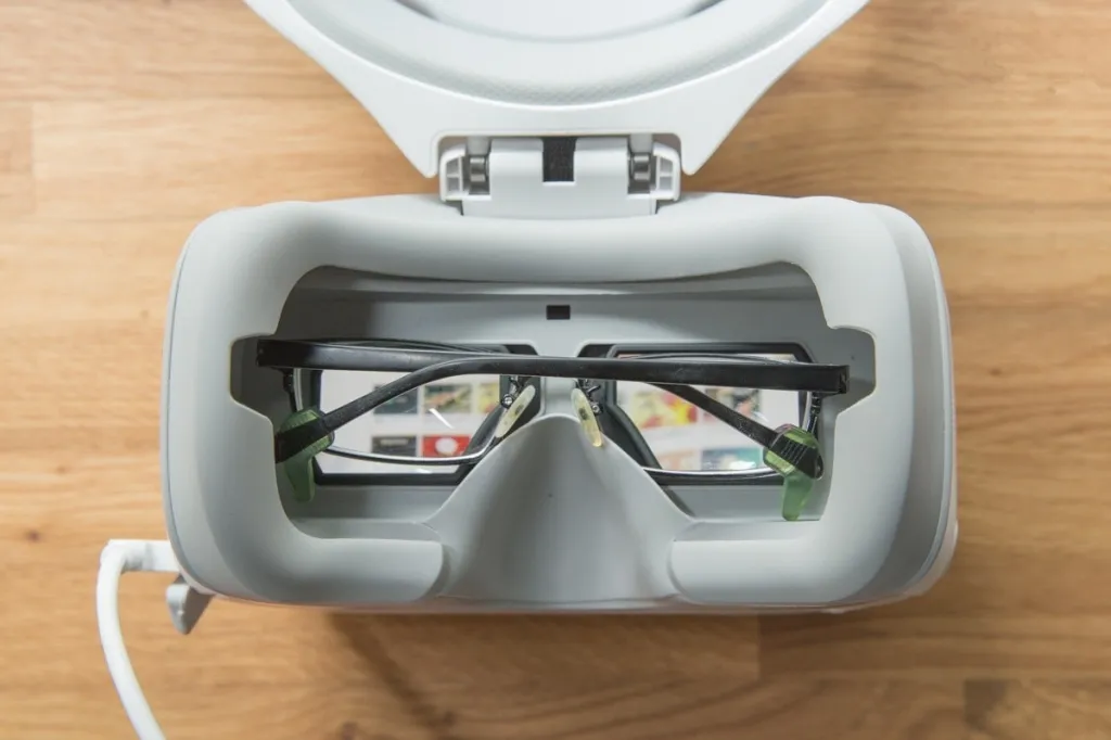 Обзор очков DJI Goggles: управление головой, совместимость с Mavic
