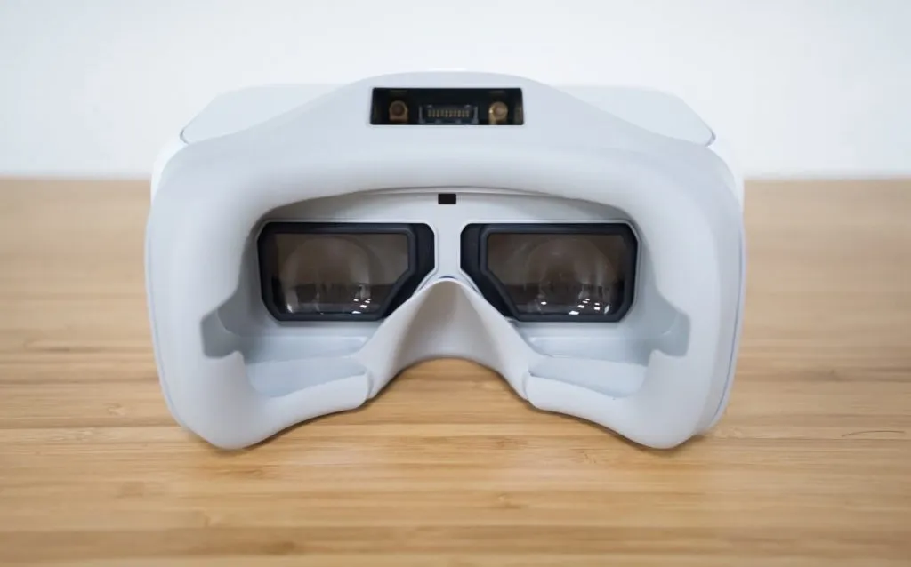 Обзор очков DJI Goggles: управление головой, совместимость с Mavic
